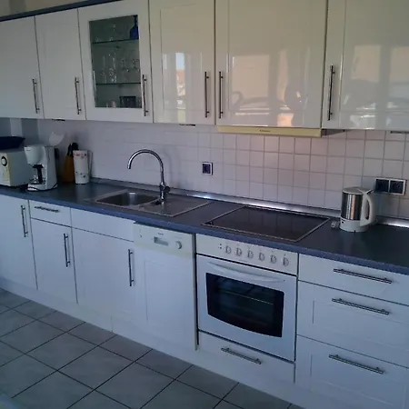 Moderne Mit Balkon In Strandnaehe Apartman